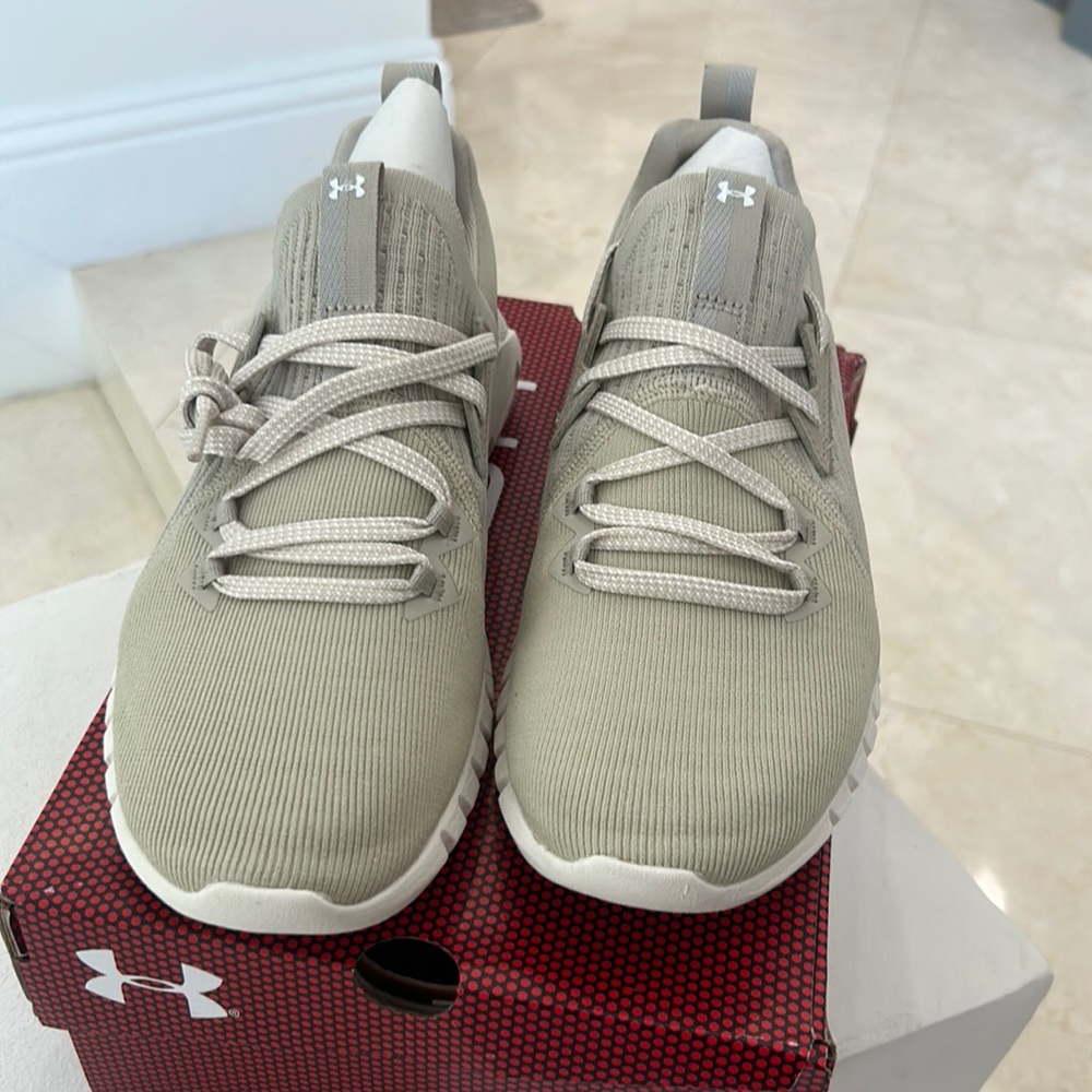 Shoes Under Armour UA W HOVR SLK EVO size 8 beige never worn